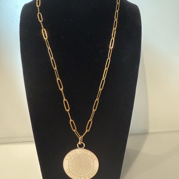 Louis Vuitton Gold Trunks & Bags Pendant - Picture 5 of 11